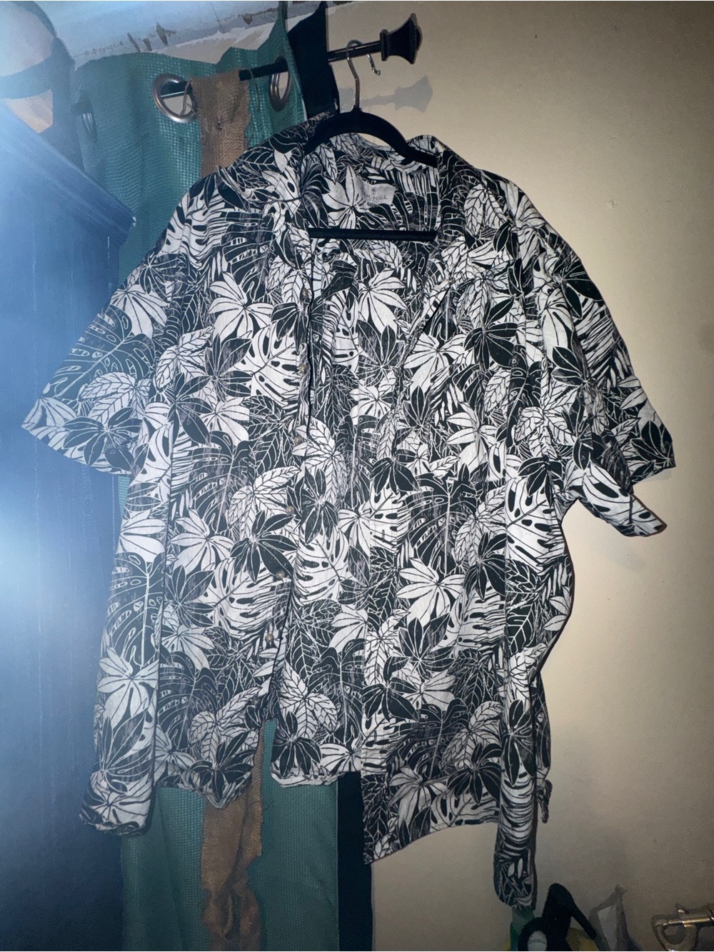 Oak hill Black & White Tropical Print Button-Up Shirt